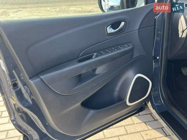 Серый Рено Каптур, объемом двигателя 1.46 л и пробегом 190 тыс. км за 12143 $, фото 10 на Automoto.ua