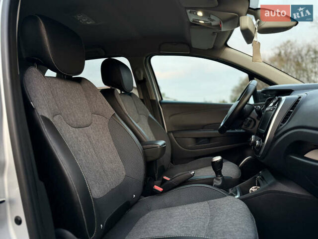 Серый Рено Каптур, объемом двигателя 0 л и пробегом 114 тыс. км за 8599 $, фото 38 на Automoto.ua