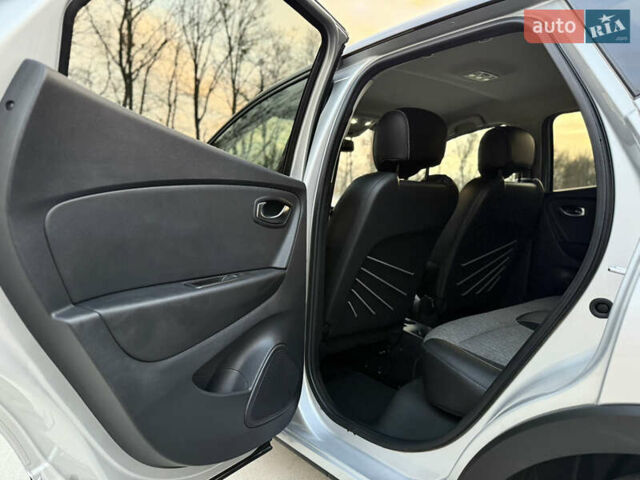 Серый Рено Каптур, объемом двигателя 0 л и пробегом 114 тыс. км за 8599 $, фото 45 на Automoto.ua