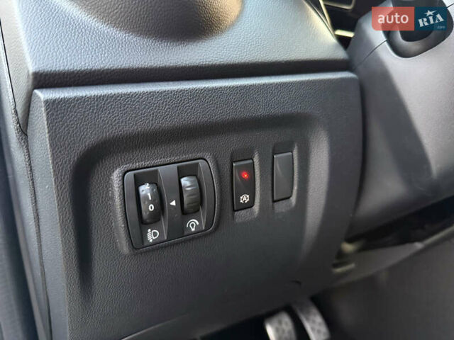 Серый Рено Каптур, объемом двигателя 0 л и пробегом 114 тыс. км за 8599 $, фото 27 на Automoto.ua