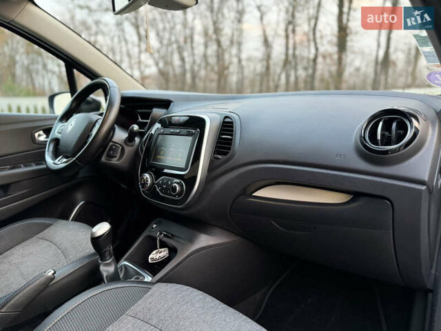 Серый Рено Каптур, объемом двигателя 0 л и пробегом 114 тыс. км за 8599 $, фото 39 на Automoto.ua