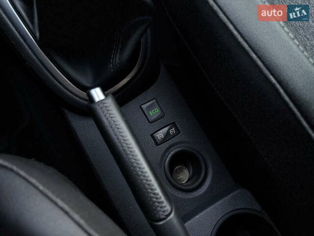 Серый Рено Каптур, объемом двигателя 0 л и пробегом 114 тыс. км за 8599 $, фото 30 на Automoto.ua