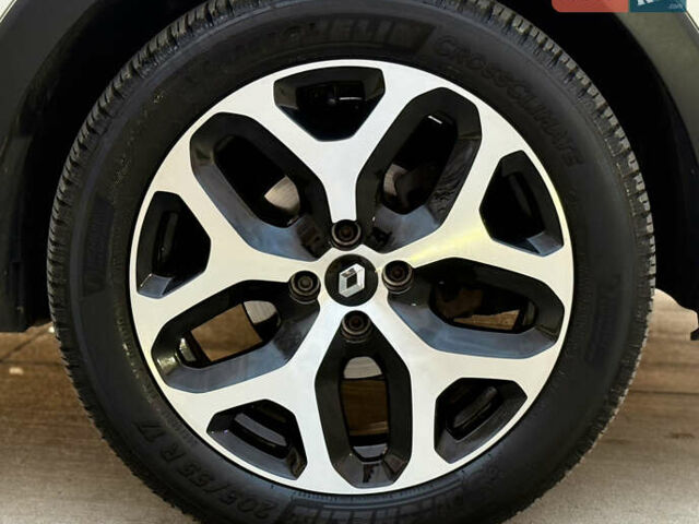 Серый Рено Каптур, объемом двигателя 0 л и пробегом 114 тыс. км за 8599 $, фото 52 на Automoto.ua