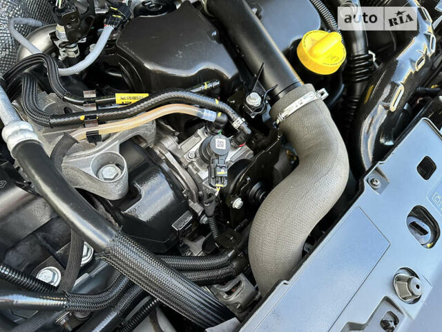 Сірий Рено Каптур, об'ємом двигуна 1.5 л та пробігом 37 тис. км за 15999 $, фото 98 на Automoto.ua