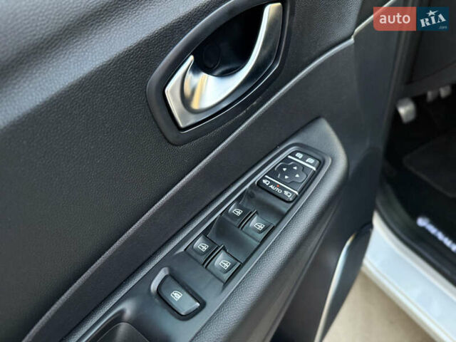 Серый Рено Каптур, объемом двигателя 0 л и пробегом 114 тыс. км за 8599 $, фото 19 на Automoto.ua