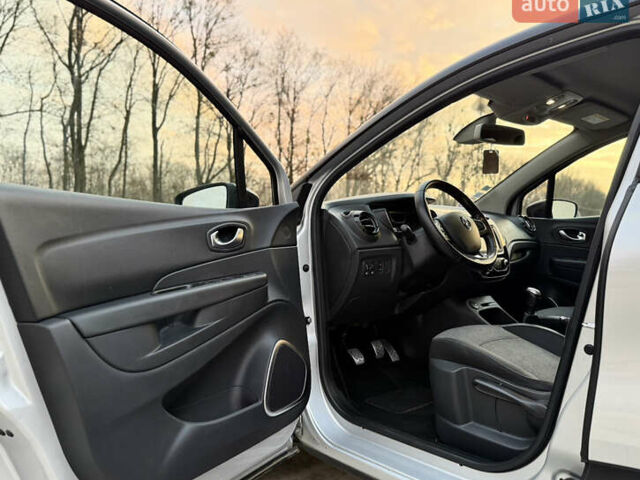 Серый Рено Каптур, объемом двигателя 0 л и пробегом 114 тыс. км за 8599 $, фото 16 на Automoto.ua