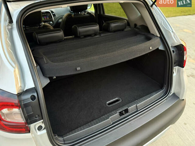 Серый Рено Каптур, объемом двигателя 0 л и пробегом 114 тыс. км за 8599 $, фото 50 на Automoto.ua