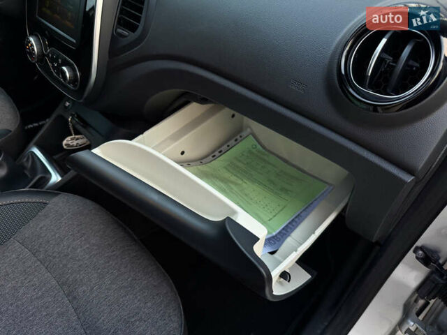 Серый Рено Каптур, объемом двигателя 0 л и пробегом 114 тыс. км за 8599 $, фото 53 на Automoto.ua