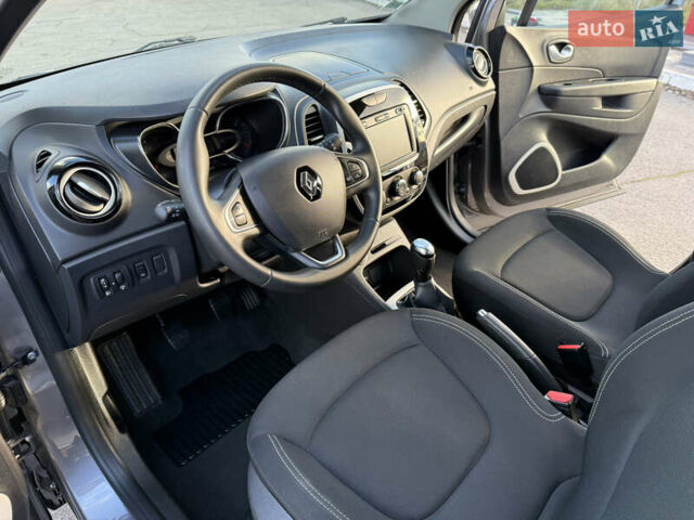 Серый Рено Каптур, объемом двигателя 1.5 л и пробегом 141 тыс. км за 14399 $, фото 67 на Automoto.ua