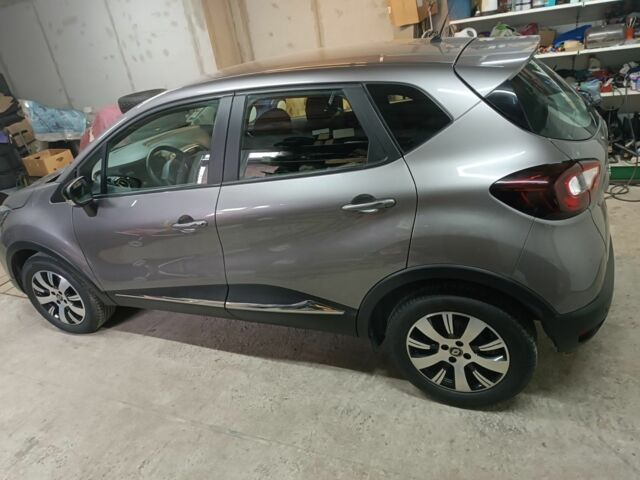 Серый Рено Каптур, объемом двигателя 1.5 л и пробегом 140 тыс. км за 13700 $, фото 6 на Automoto.ua