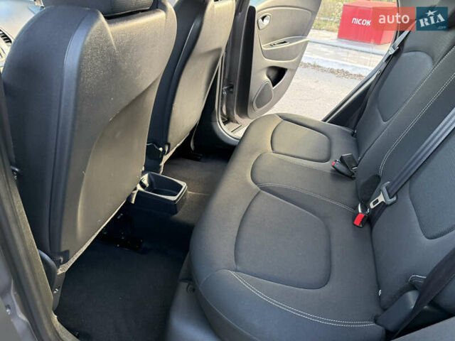 Серый Рено Каптур, объемом двигателя 1.5 л и пробегом 141 тыс. км за 14399 $, фото 70 на Automoto.ua