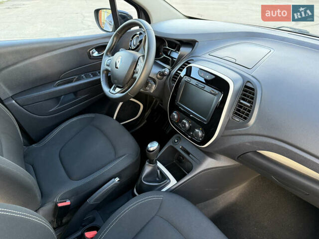 Серый Рено Каптур, объемом двигателя 1.5 л и пробегом 141 тыс. км за 14399 $, фото 54 на Automoto.ua