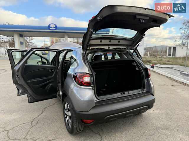 Серый Рено Каптур, объемом двигателя 1.5 л и пробегом 141 тыс. км за 14399 $, фото 113 на Automoto.ua