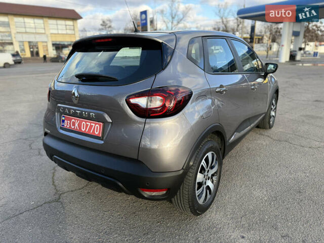 Серый Рено Каптур, объемом двигателя 1.5 л и пробегом 141 тыс. км за 14399 $, фото 18 на Automoto.ua