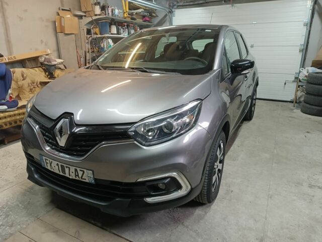 Серый Рено Каптур, объемом двигателя 1.5 л и пробегом 140 тыс. км за 13700 $, фото 2 на Automoto.ua