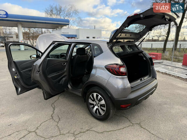 Серый Рено Каптур, объемом двигателя 1.5 л и пробегом 141 тыс. км за 14399 $, фото 114 на Automoto.ua