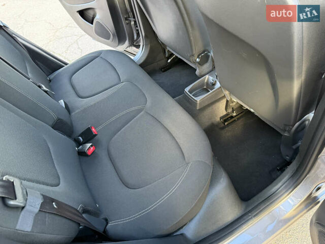 Серый Рено Каптур, объемом двигателя 1.5 л и пробегом 141 тыс. км за 14399 $, фото 59 на Automoto.ua