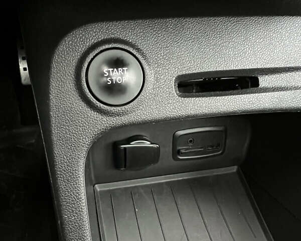 Синий Рено Каптур, объемом двигателя 1.5 л и пробегом 130 тыс. км за 15150 $, фото 78 на Automoto.ua