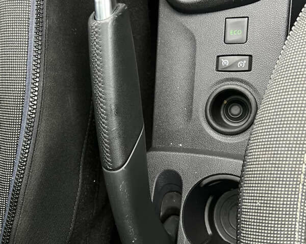 Синий Рено Каптур, объемом двигателя 1.5 л и пробегом 130 тыс. км за 15150 $, фото 76 на Automoto.ua