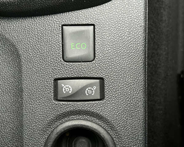 Синий Рено Каптур, объемом двигателя 1.5 л и пробегом 130 тыс. км за 15150 $, фото 75 на Automoto.ua