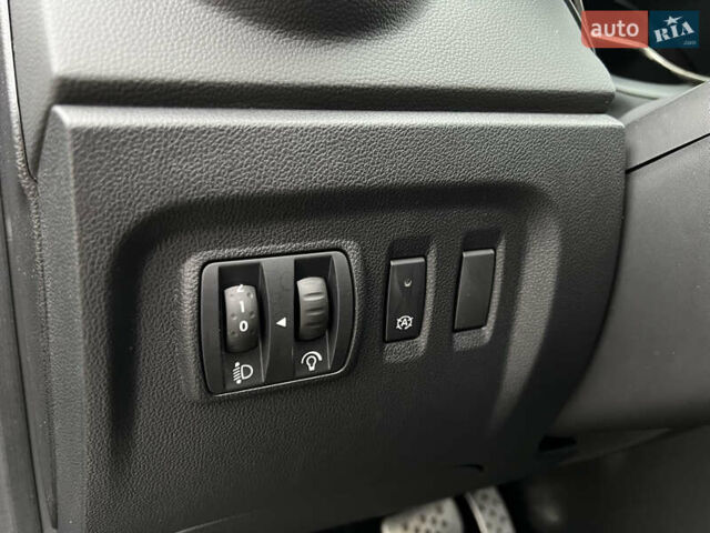 Синий Рено Каптур, объемом двигателя 1.5 л и пробегом 130 тыс. км за 15150 $, фото 57 на Automoto.ua