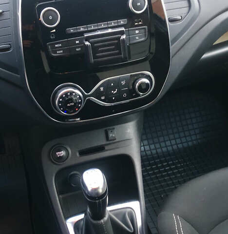 Синий Рено Каптур, объемом двигателя 0.9 л и пробегом 79 тыс. км за 12200 $, фото 12 на Automoto.ua