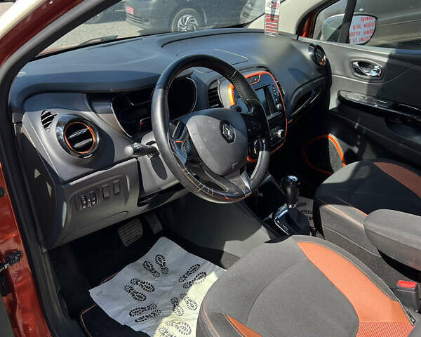 Оранжевый Рено Каптур, объемом двигателя 1.2 л и пробегом 180 тыс. км за 12200 $, фото 10 на Automoto.ua