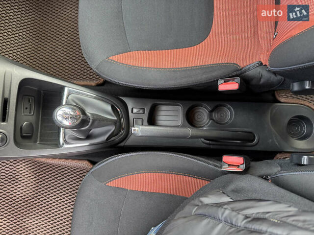 Оранжевый Рено Каптур, объемом двигателя 1.5 л и пробегом 153 тыс. км за 11800 $, фото 36 на Automoto.ua