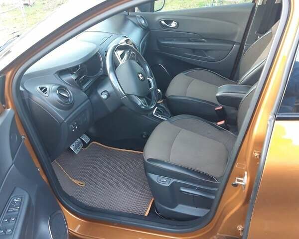 Оранжевый Рено Каптур, объемом двигателя 1.2 л и пробегом 63 тыс. км за 14000 $, фото 10 на Automoto.ua