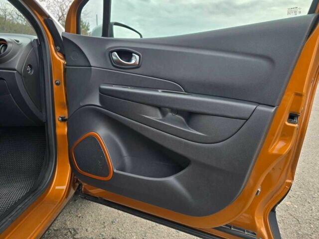 Помаранчевий Рено Каптур, об'ємом двигуна 1.5 л та пробігом 99 тис. км за 13499 $, фото 2 на Automoto.ua