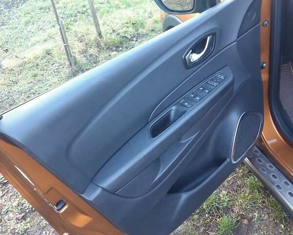 Оранжевый Рено Каптур, объемом двигателя 1.2 л и пробегом 63 тыс. км за 14000 $, фото 11 на Automoto.ua