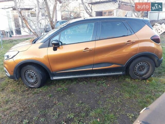 Оранжевый Рено Каптур, объемом двигателя 1.2 л и пробегом 63 тыс. км за 14000 $, фото 2 на Automoto.ua