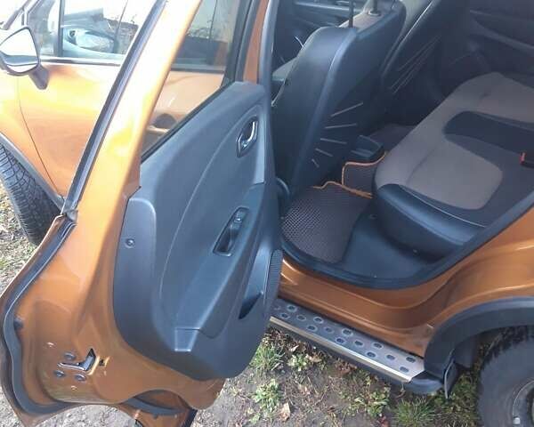 Оранжевый Рено Каптур, объемом двигателя 1.2 л и пробегом 63 тыс. км за 14000 $, фото 13 на Automoto.ua