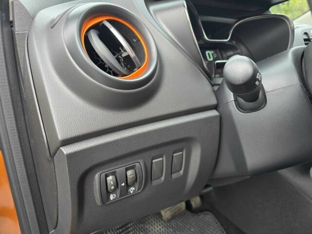 Помаранчевий Рено Каптур, об'ємом двигуна 1.5 л та пробігом 99 тис. км за 13499 $, фото 17 на Automoto.ua