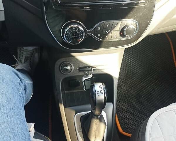 Помаранчевий Рено Каптур, об'ємом двигуна 1.46 л та пробігом 70 тис. км за 13800 $, фото 3 на Automoto.ua