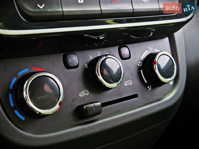 Синий Рено City K-ZE, объемом двигателя 0 л и пробегом 47 тыс. км за 10700 $, фото 10 на Automoto.ua