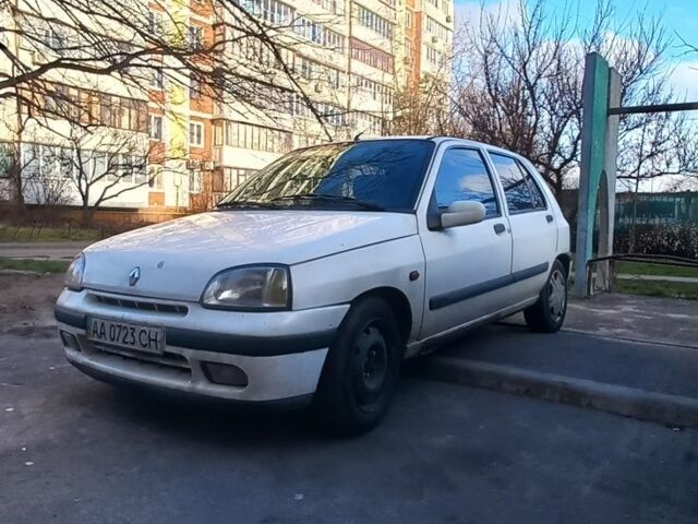 Белый Рено Клио, объемом двигателя 1.2 л и пробегом 312 тыс. км за 594 $, фото 6 на Automoto.ua