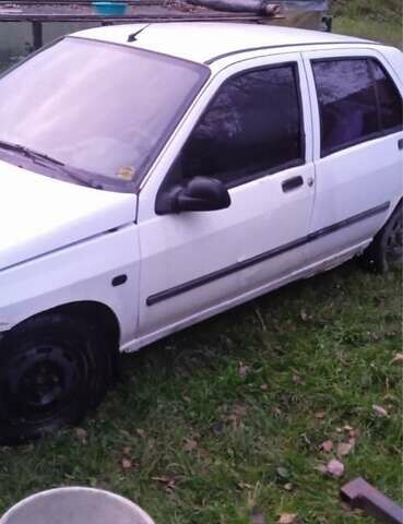 Рено Клио 1992 в Коростене на Automoto.ua Белый Рено Клио, объемом двигателя 1.2 л и пробегом 250 тыс. км за 715 $, фото 4 на Automoto.ua