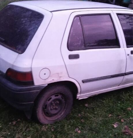 Рено Клио 1992 в Коростене на Automoto.ua Белый Рено Клио, объемом двигателя 1.2 л и пробегом 250 тыс. км за 715 $, фото 1 на Automoto.ua