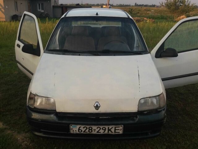 Белый Рено Клио, объемом двигателя 1.9 л и пробегом 3 тыс. км за 500 $, фото 2 на Automoto.ua