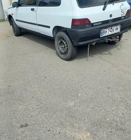 Белый Рено Клио, объемом двигателя 1.17 л и пробегом 390 тыс. км за 2500 $, фото 2 на Automoto.ua