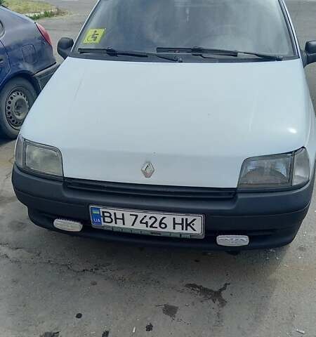 Белый Рено Клио, объемом двигателя 1.17 л и пробегом 390 тыс. км за 2500 $, фото 6 на Automoto.ua