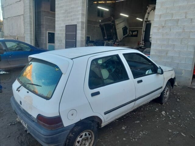 Рено Клио 1994 в Ровно на Automoto.ua Белый Рено Клио, объемом двигателя 0 л и пробегом 300 тыс. км за 500 $, фото 2 на Automoto.ua