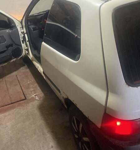 Білий Рено Кліо, об'ємом двигуна 0 л та пробігом 300 тис. км за 900 $, фото 1 на Automoto.ua