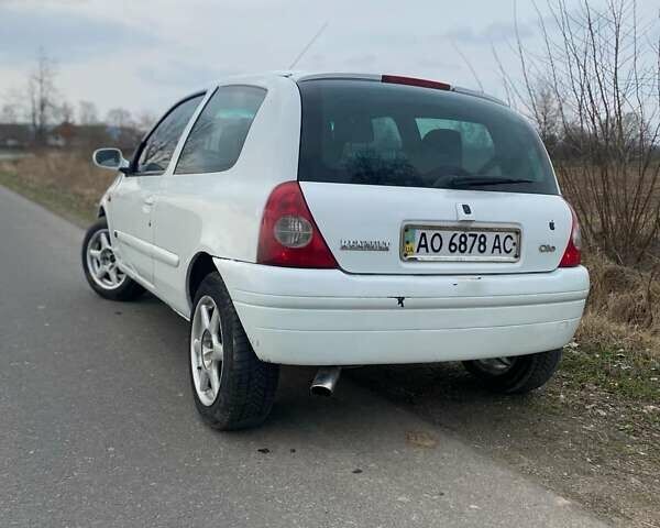 Белый Рено Клио, объемом двигателя 1.9 л и пробегом 230 тыс. км за 1500 $, фото 2 на Automoto.ua