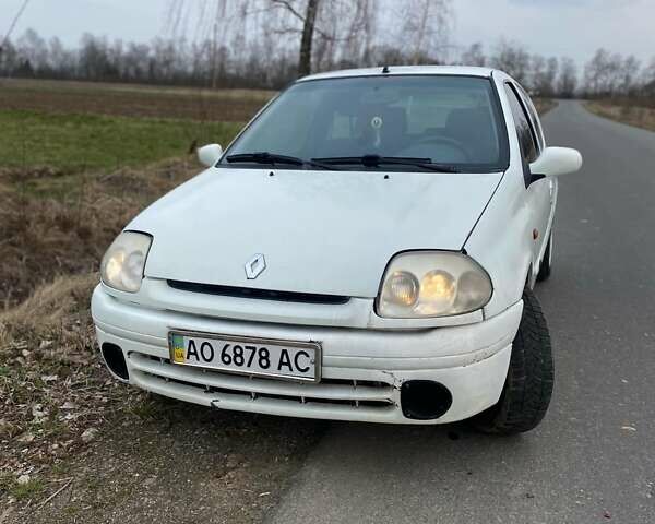 Белый Рено Клио, объемом двигателя 1.9 л и пробегом 230 тыс. км за 1500 $, фото 6 на Automoto.ua