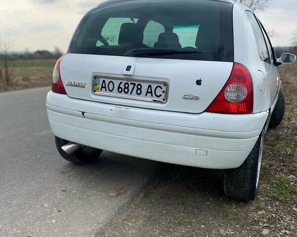 Белый Рено Клио, объемом двигателя 1.9 л и пробегом 230 тыс. км за 1500 $, фото 3 на Automoto.ua