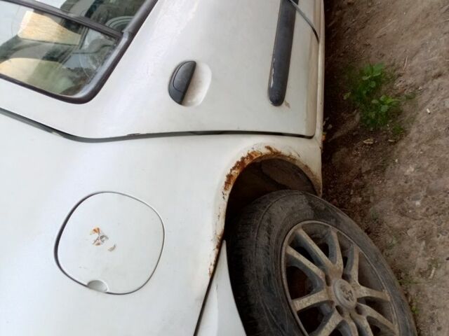 Белый Рено Клио, объемом двигателя 1.4 л и пробегом 15 тыс. км за 800 $, фото 3 на Automoto.ua