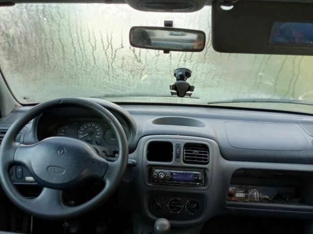 Белый Рено Клио, объемом двигателя 1.4 л и пробегом 15 тыс. км за 800 $, фото 2 на Automoto.ua