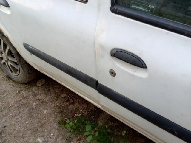 Белый Рено Клио, объемом двигателя 1.4 л и пробегом 15 тыс. км за 800 $, фото 1 на Automoto.ua